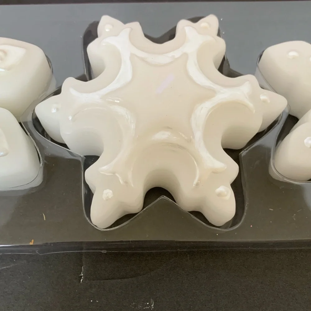 Vintage NWT Williams Sonoma Floating Candle Set of 3 Snowflakes White Silver